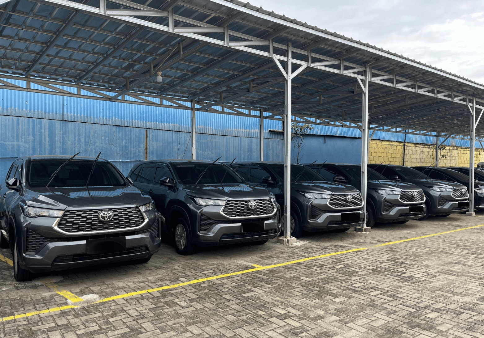 MPV Rental - Innova Zenix G AT (Hybrid) 2025